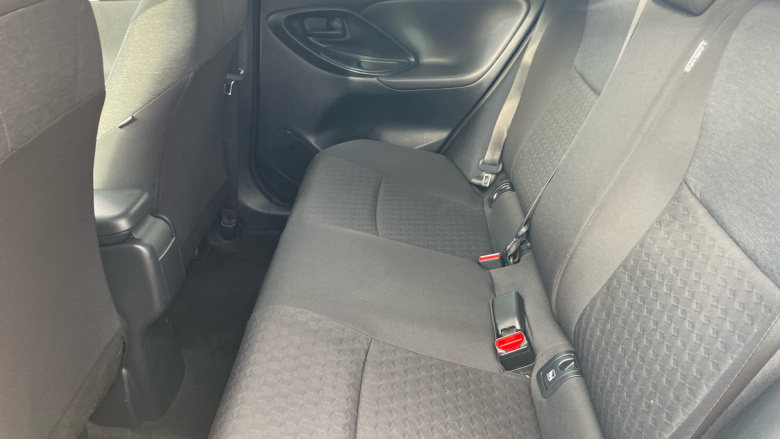 Toyota Yaris 1.5 Hybrid Design 5dr CVT Hybrid Hatchback